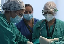 The role of intensive care nurses is key, as in the case of this tracheotomy.