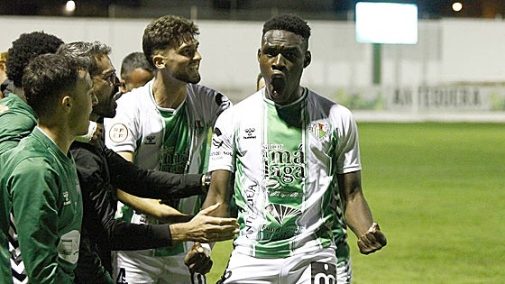 Easy win for Antequera sends them within a point of Malaga
