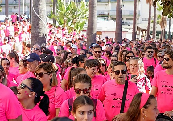 Around 3,000 people joined in Marbella's 'Marea Rosa' walk.