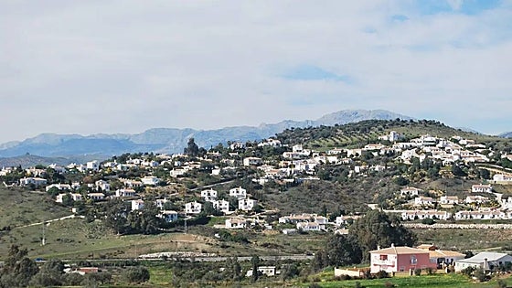 Opposition party wades in over 'excessive' Axarquía water bills row