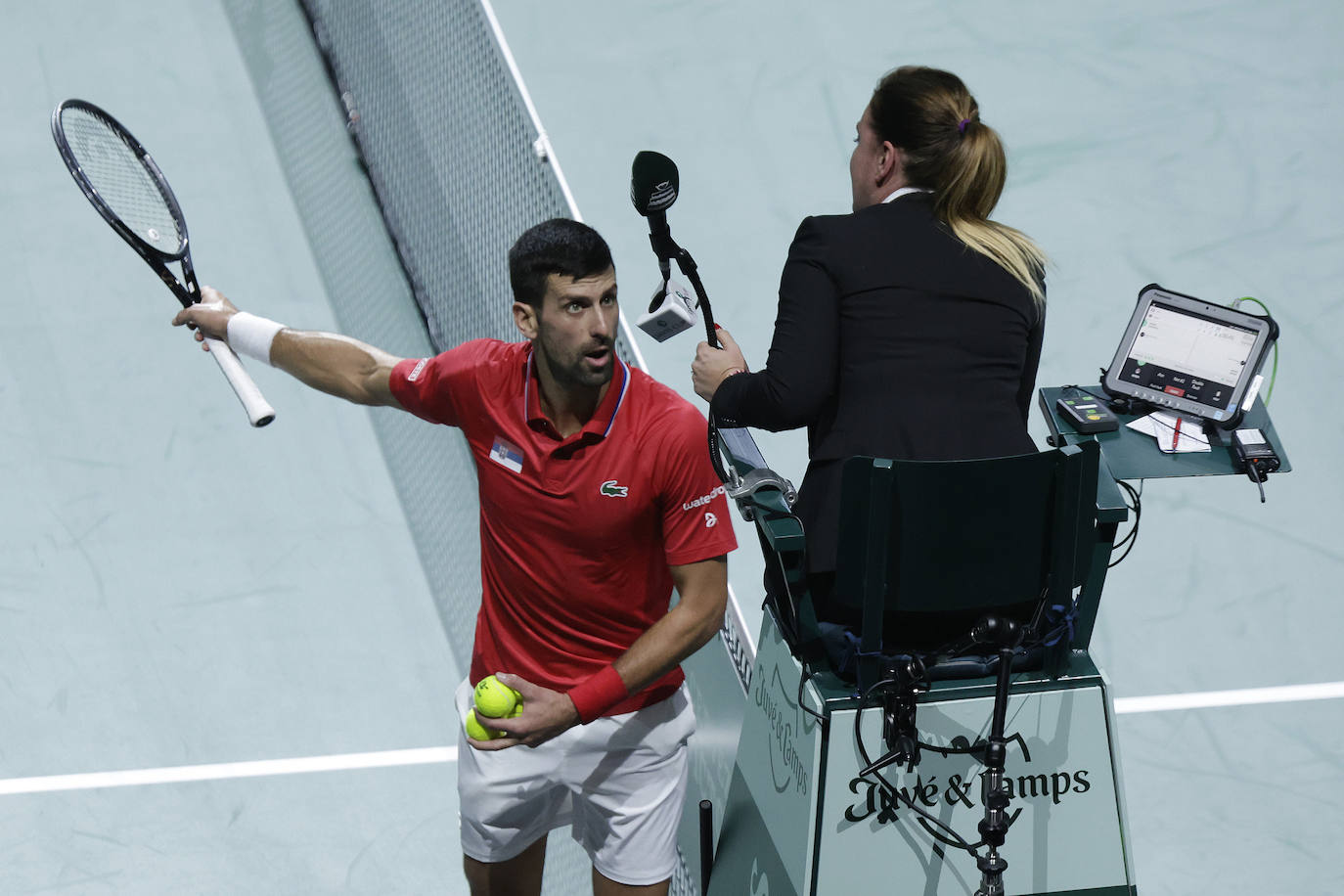 Novak Djokovic's protest to the chair umpire.