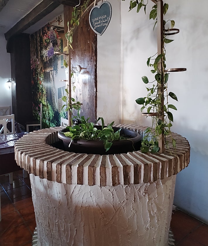 Imagen secundaria 2 - Interior of the pizzeria. 