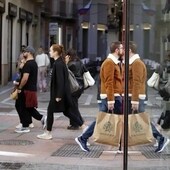 Which shops are open in Malaga province this December long weekend?