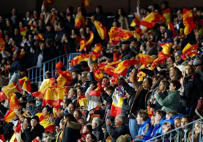 España gana un encuentro épico ante una multitud récord en La Rosaleda