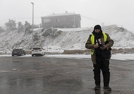 A man takes shelter from the cold in the mountains of Madrid