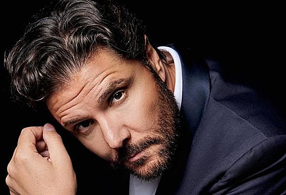Italian opera singer Massimo Giordano presents The Sound of Christmas