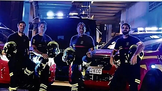 Benalmádena firefighters strip off their tops for a good cause
