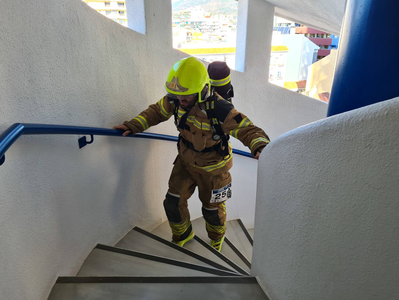 Fuengirola's vertical race for firefighters, in images
