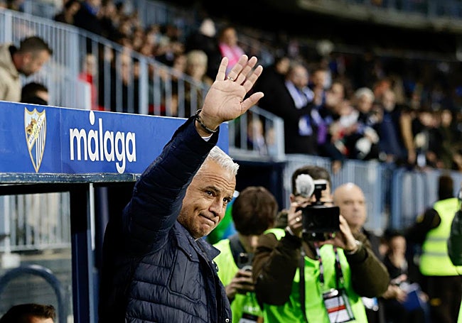 Pellicer acknowledges the support of the home crowd.