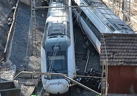 State of the wrecked trains at El Chorro station.