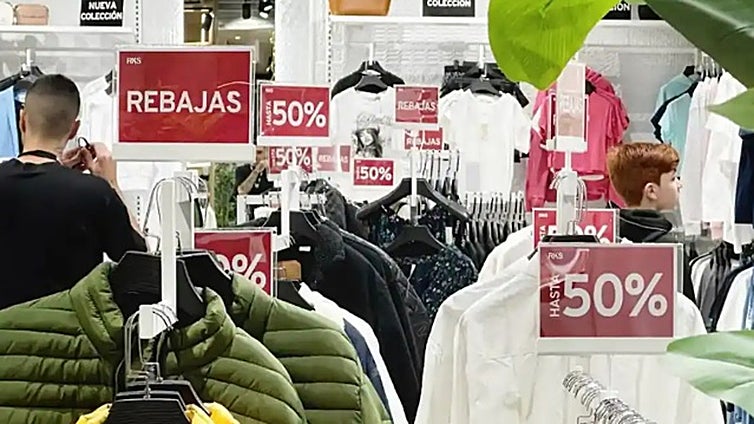 When will the winter sales start at Spain's major fashion chains?