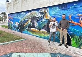 Artist José Enrique Ragel with councillor José Luis Bergillos.