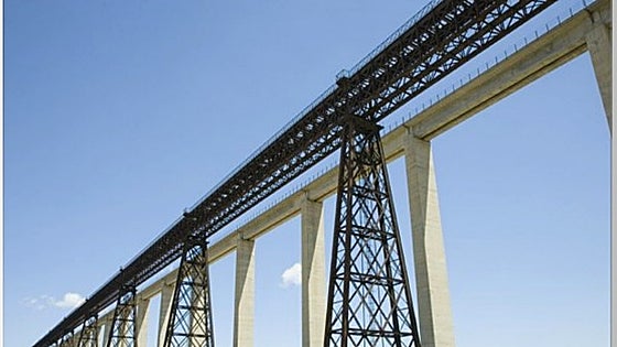 On the 100th anniversary of Gustave Eiffel's death, the bridge in Andalucía that is the 'poor cousin' of the famous tower in Paris