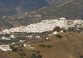 Canillas de Albaida is situated in the foothills of the Almijara mountain range.