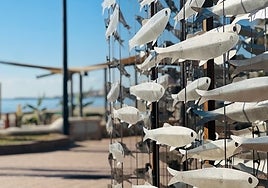 The sculpture located on the promenade.