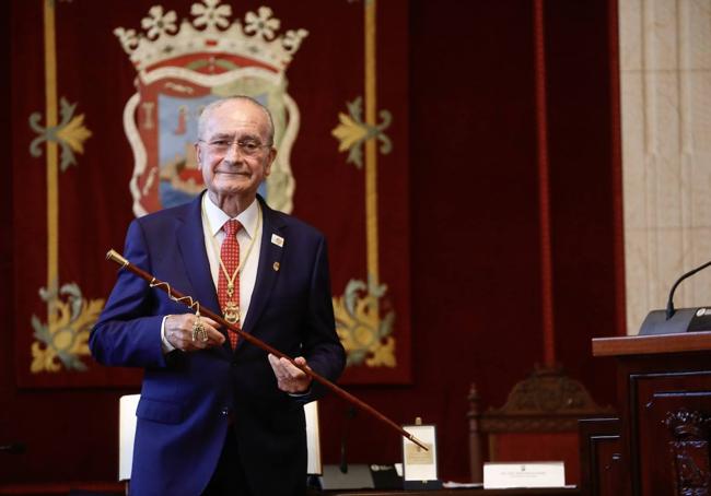 Francisco de la Torre, who is in his 80s, has voted for another term as mayor of Malaga.