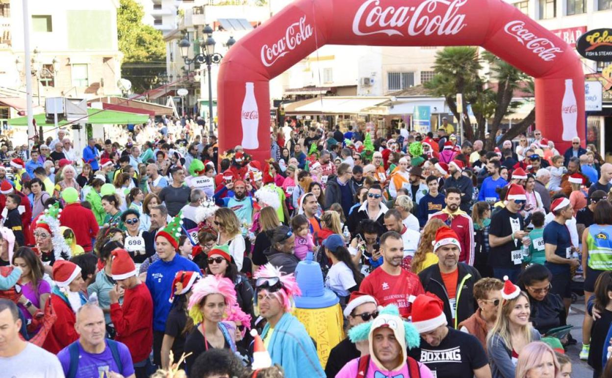 The race attracted more than 1,000 runners, many of whom participated in fancy dress. 