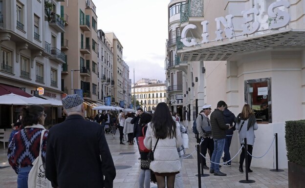 Filmgoers queue outside the Albéniz box office in Malaga city.