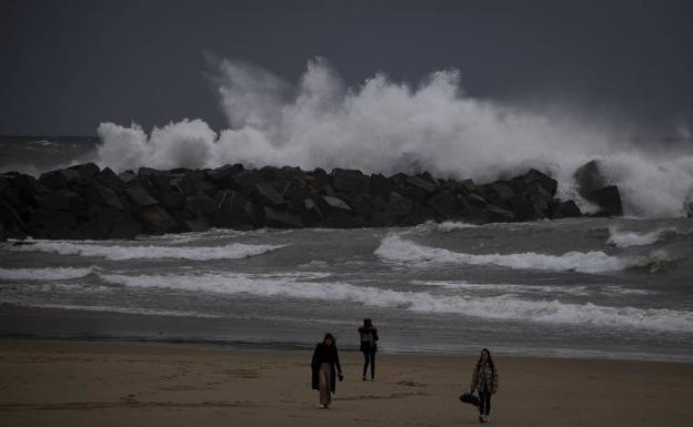 Storms Gerard and Fien set to bring widespread rain, snow and strong winds to Spain this week