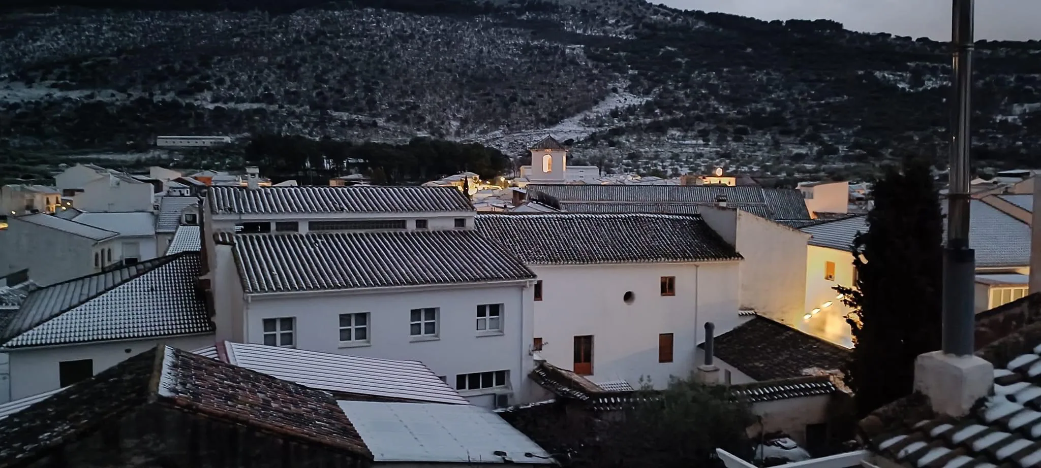 Houses in Alfarnate covered by a white blanket this morning. 