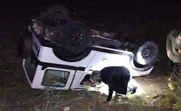 An image of the overturned vehicle 