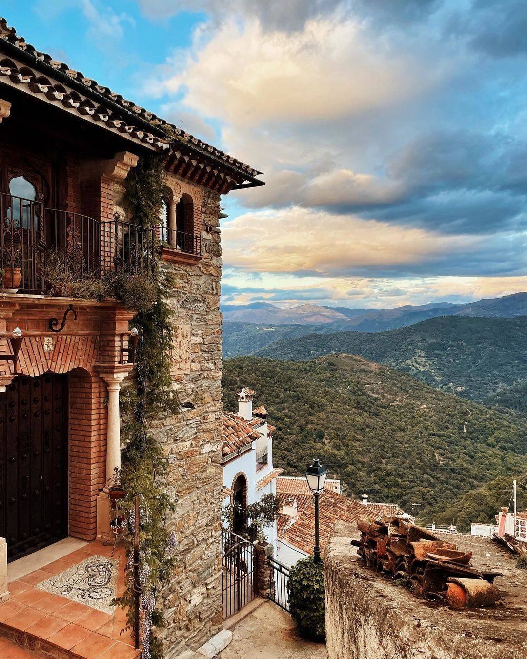 In eighth position in the worldwide 'top ten' is La Parra in Benalauría. 