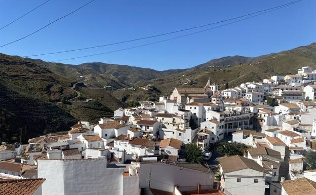 The Great Axarquía path: 44 kilometres linking eight mountain villages and the coast