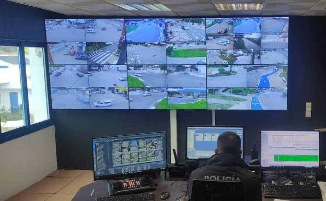 An officer in the control centre at Estepona's Local Police headquarters 