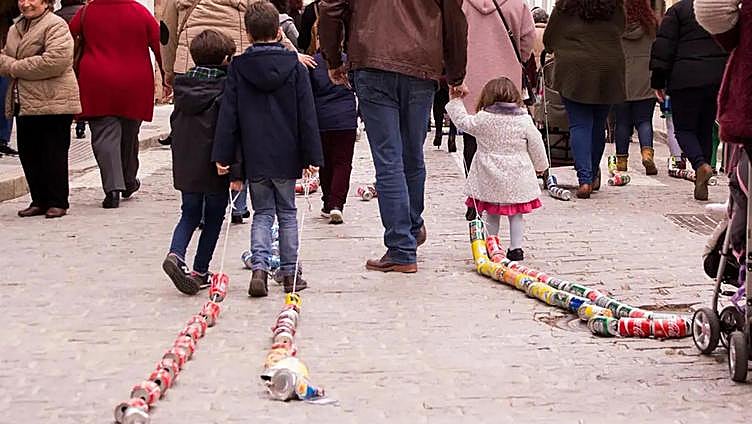 How one of the noisiest Three Kings traditions in Malaga province started
