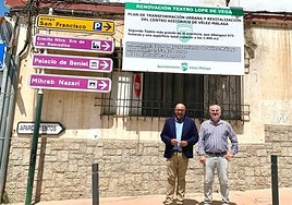 Vélez-Málaga mayor Jesús Lupiáñez and municipal buildings councillor Jesús María Claros outside the Lope de Vega theatre.