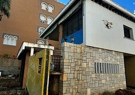 Work started to demolish the house on Calle Bikini in Almuñécar on Tuesday 9 January.