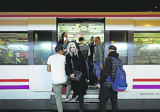 Commuters on the Malaga-Fuengirola Cercanías line at Plaza Mayor station.