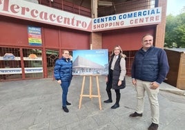 Mayor Ana Mula, together with part of her team, at the presentation of the work at the gates of the current Mercacentro building.