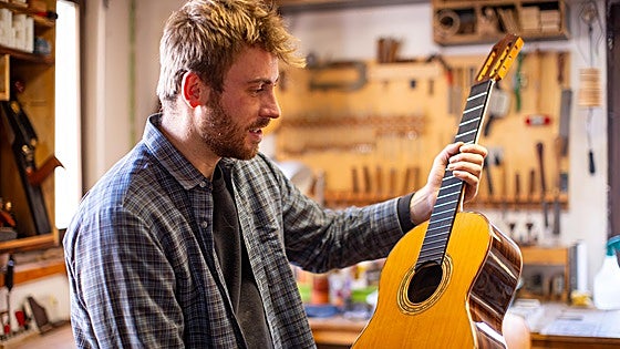 The Belgian luthier who sells flamenco guitars all over Spain