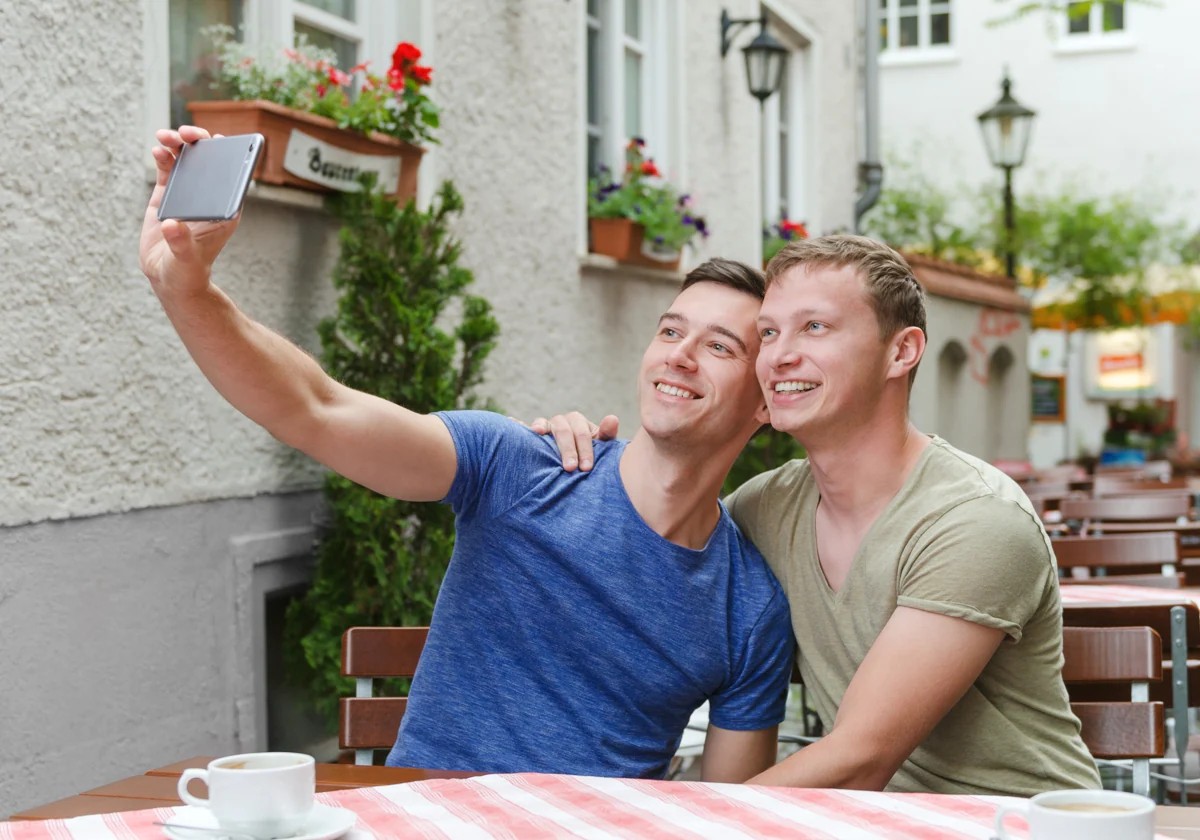 1.7 per cent of men who live with their partner in Andlaucía are in a gay relationship.