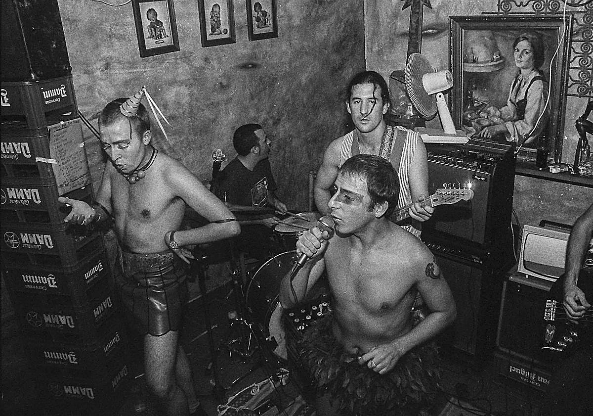 Imagen principal - Some of the images in the exhibition.