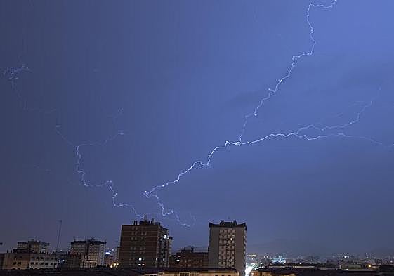 Lightning over Malaga city, early this morning.