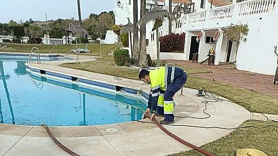 Apartment owners on the Costa del Sol donate water from community pool to local council