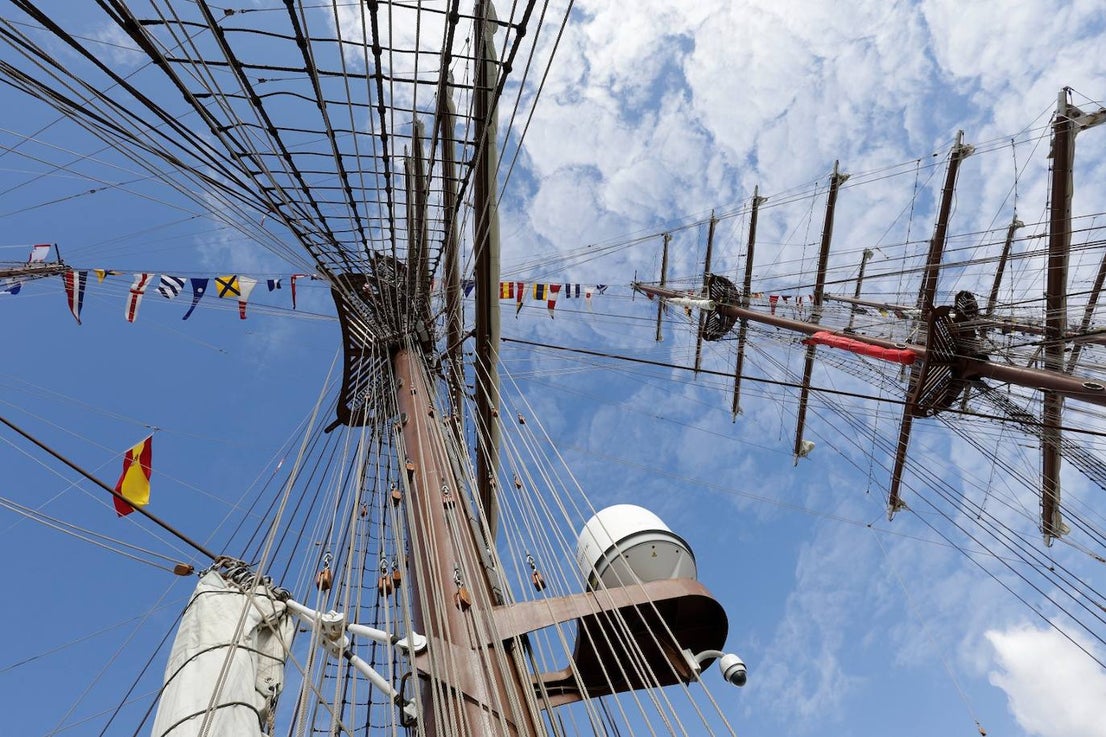 The pride of the Peruvian Navy sails into Malaga and opens its decks to the public, in pictures