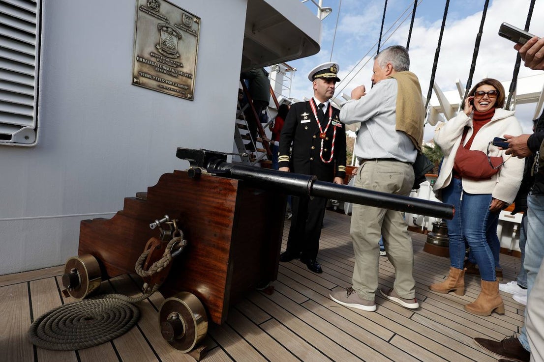 The pride of the Peruvian Navy sails into Malaga and opens its decks to the public, in pictures