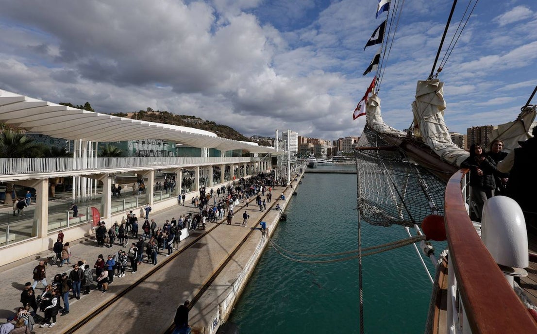 The pride of the Peruvian Navy sails into Malaga and opens its decks to the public, in pictures