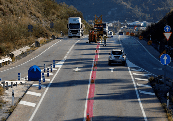 Wide red line painted to prevent overtaking on the 'road of death' in Coín