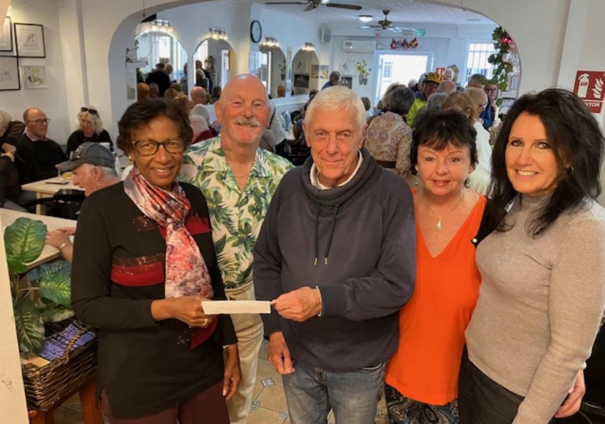 International club donates 500 euros to Nerja food bank