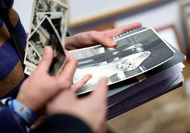 Brenan’s great-granddaughter brought photos from the family album to Churriana