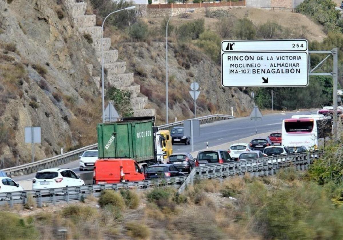 Two accidents on the A-7 at Rincón de la Victoria cause several kilometres of tailbacks in both directions