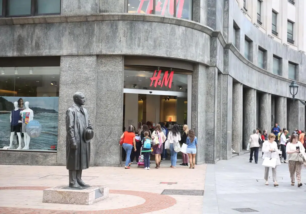International fashion giant H&amp;M to close 28 stores and axe 588 staff in Spain