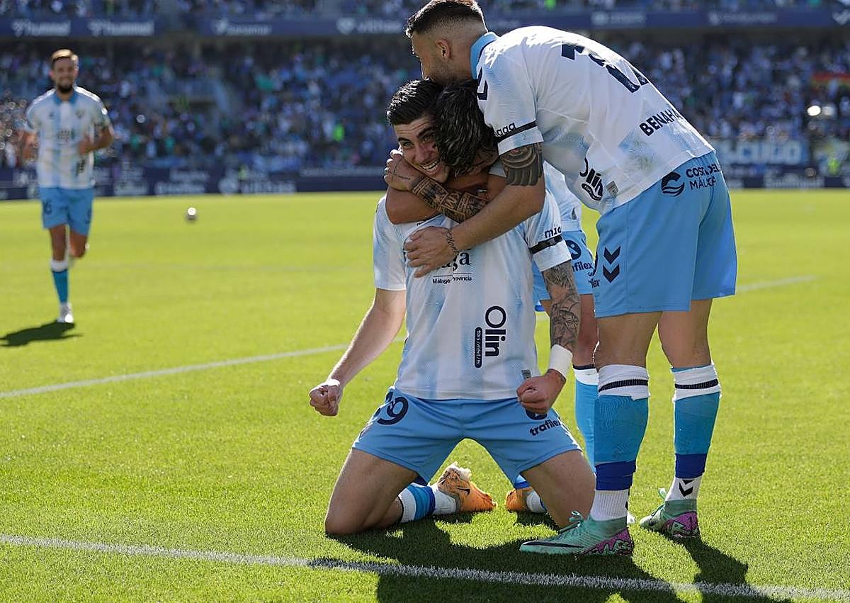 Imagen secundaria 1 - Roberto at the double to give Malaga CF an easy win