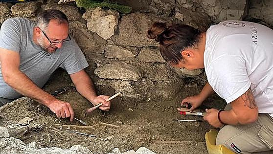 Archaeologists uncover first Roman tomb during excavation of Los Molinillos site in Benalmádena