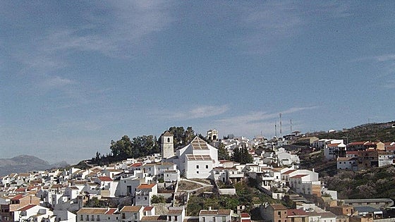 One dead and one injured after vehicle leaves the road in small Malaga province town