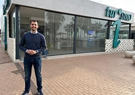 Councillor Ponce outside the Fuengirola tourist office.